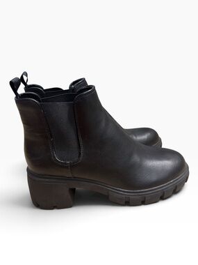 Steve Madden Howler Chelsea Boots 9.5 Black Chunky Lug Sole Platform Ankle Boot